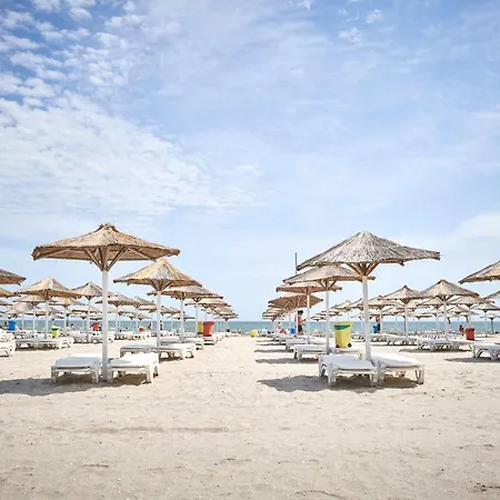 2 Bedrooms Sunwaves * Mamaia