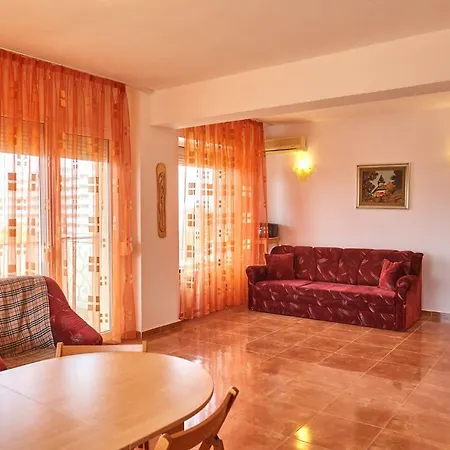 2 Bedrooms Sunwaves Apartmán