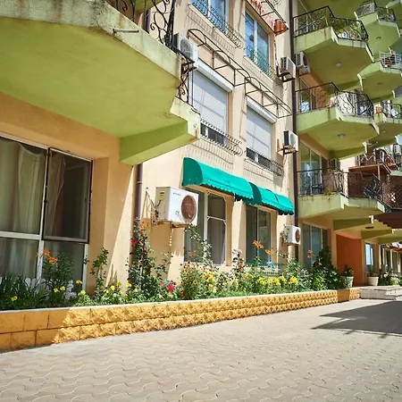 2 Bedrooms Sunwaves Apartmán