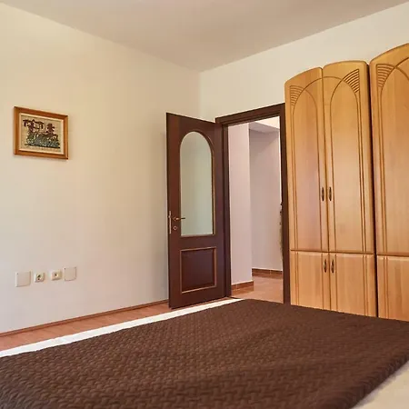 2 Bedrooms Sunwaves Mamaia