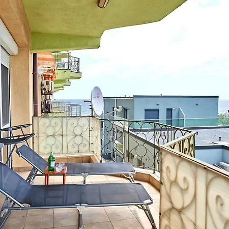2 Bedrooms Sunwaves Apartmán
